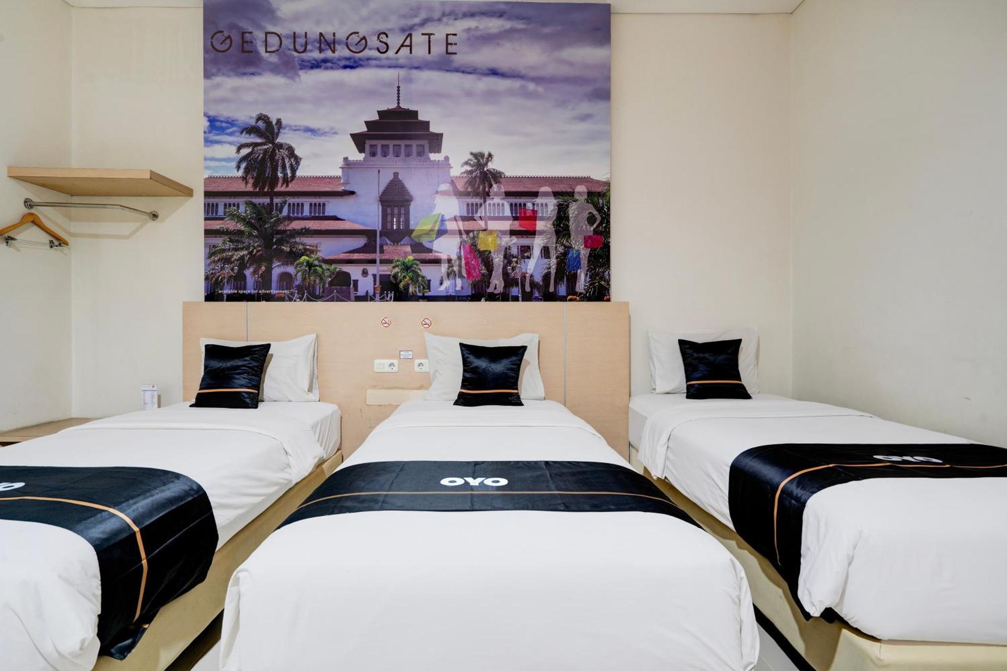 בנדונג Townhouse Oak Cihampelas Near Ciwalk Formerly Promenade Hotel מראה חיצוני תמונה